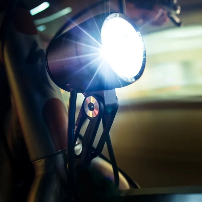 Phare dynamo vélo sur fourche 205 lumens Supernova E3 Pure 3