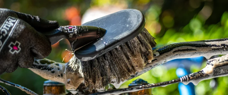 Muc-Off Bicycle Cleaning Kit 8 in 1-Cleaner, Sponge, Brushes, Spray