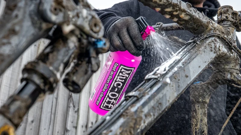 Muc-Off Bicycle Cleaning Kit 8 in 1-Cleaner, Sponge, Brushes, Spray