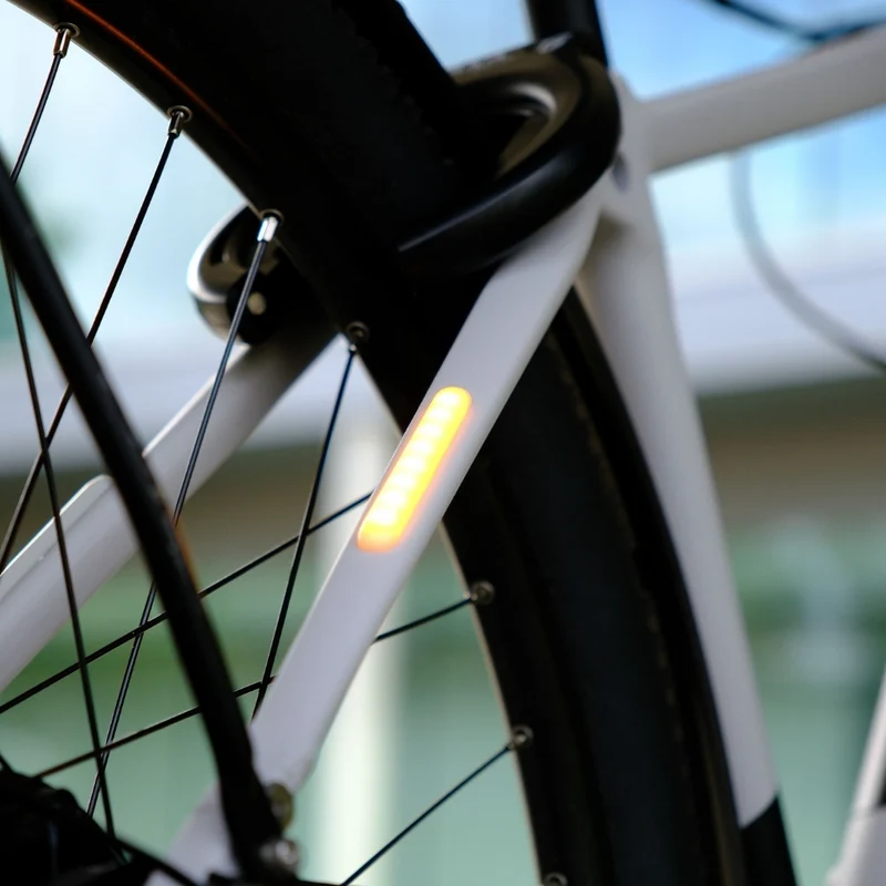 Vélo électrique avec clignotants intégrés Ellipse E2ST Courroie Fourche Suspendue