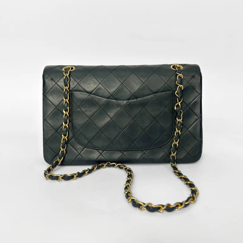 Chanel Classic Flap Bag Cuir d'agneau moyen