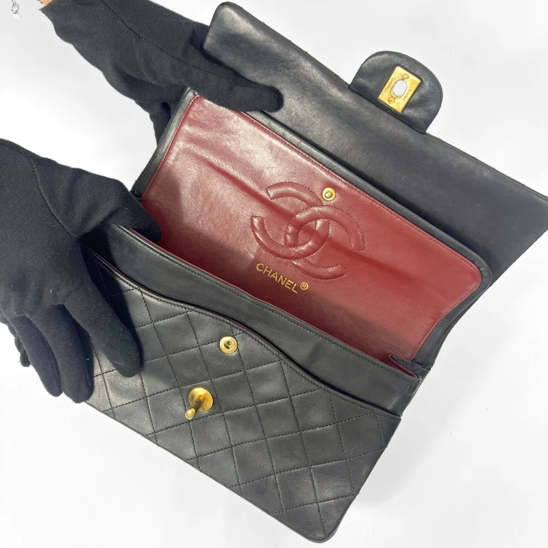 Chanel Classic Flap Bag Cuir d'agneau moyen