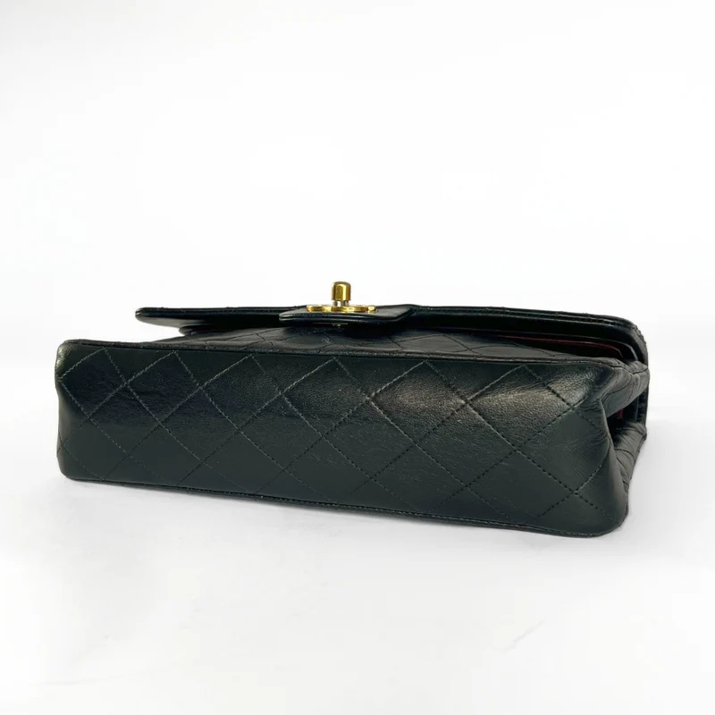 Chanel Classic Flap Bag Petit cuir d'agneau