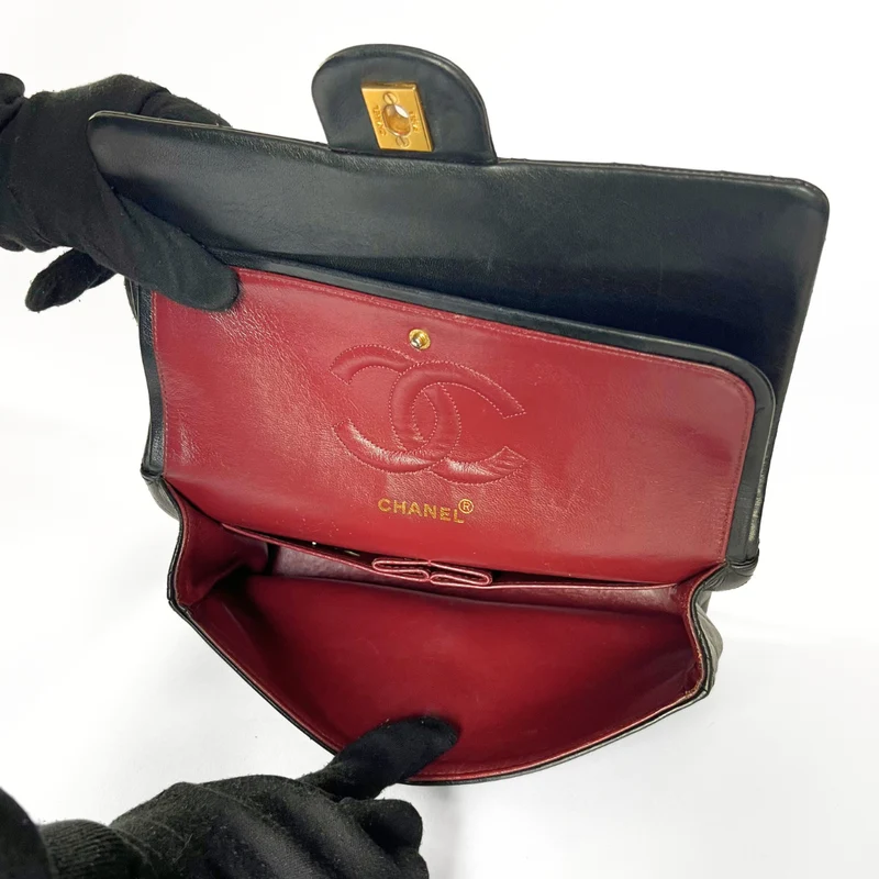 Chanel Classic Flap Bag Petit cuir d'agneau