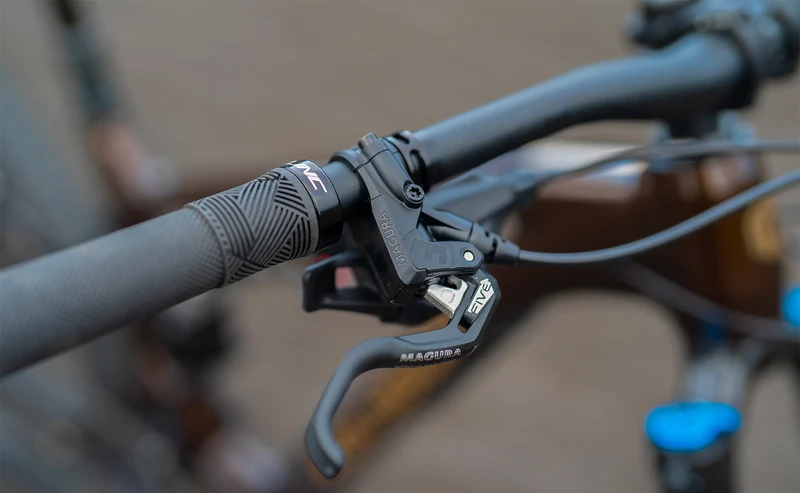 Polygon Collosus T8 – All-Mountain Bike