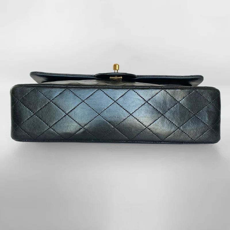 Chanel Classic Flap Bag Cuir d'agneau moyen