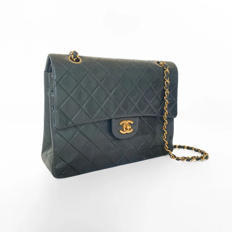 Chanel Classic Flap Bag Cuir d'agneau de taille moyenne