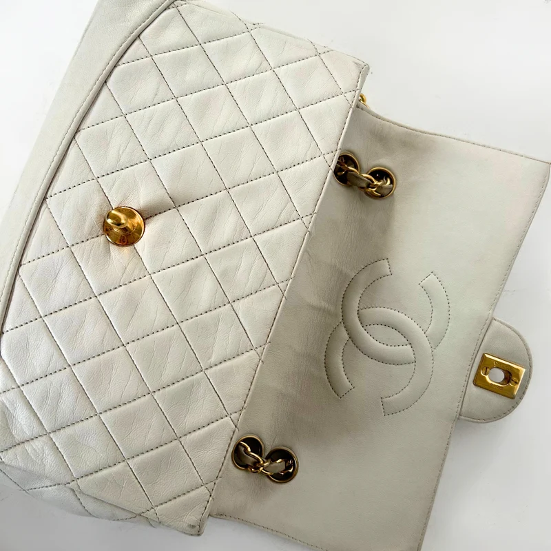 Chanel Diana Flap Bag Cuir d'agneau moyen