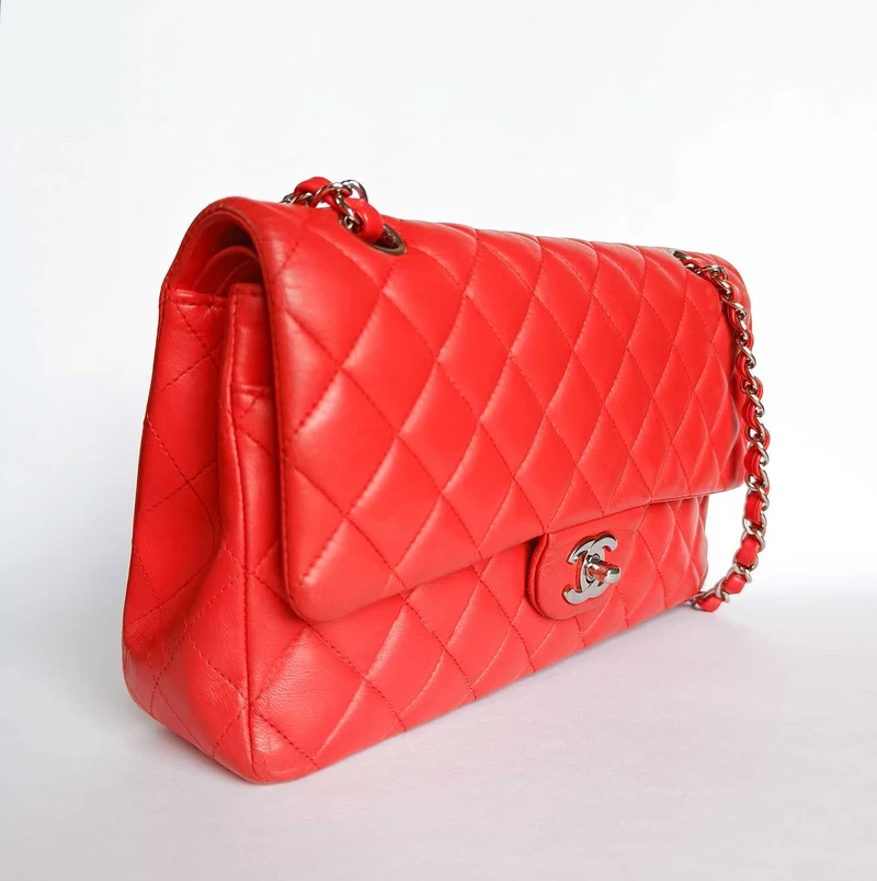 Chanel Classic Flap Bag Cuir d'agneau moyen