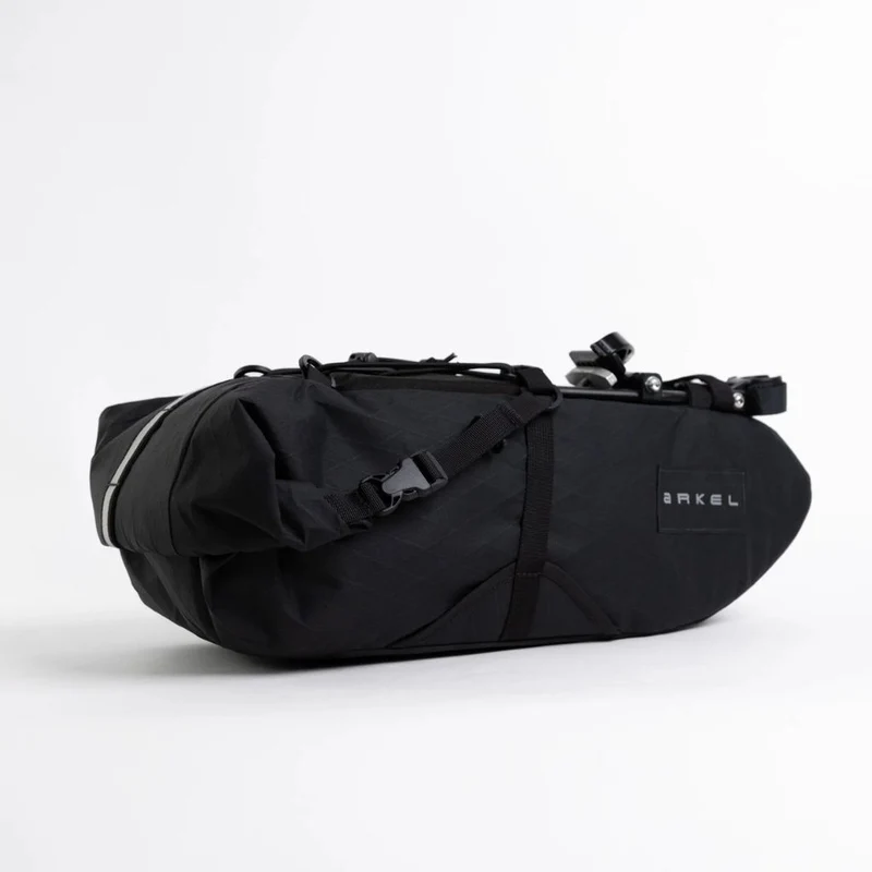 Sacoche de selle étanche bikepacking Arkel Seatpacker avec arceau de maintien