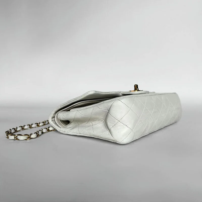 Chanel Classic Flap Bag Cuir d'agneau moyen