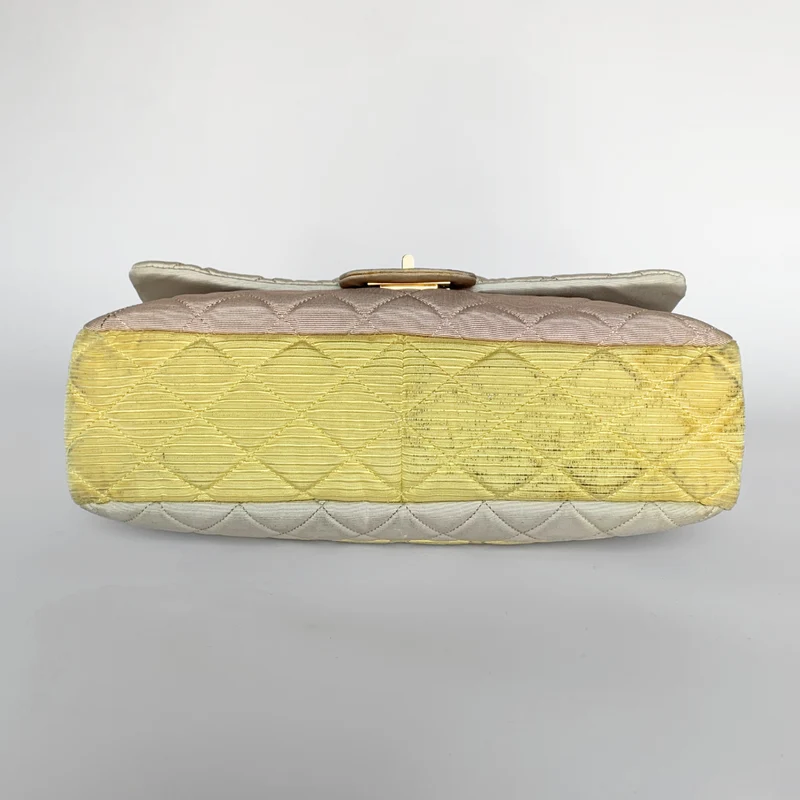 Chanel Sac matelassé 2.55 en nylon