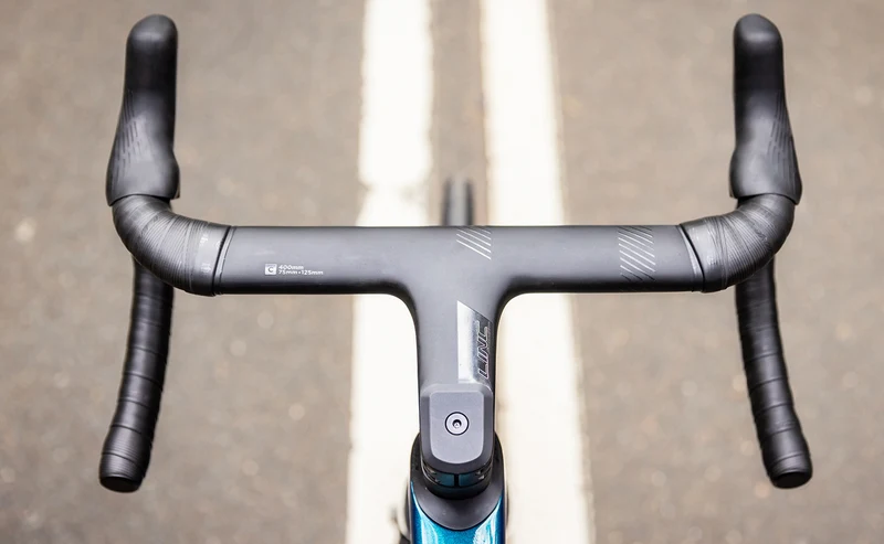 Polygon Strattos C7 - 105 Di2 Carbon Endurance Bike