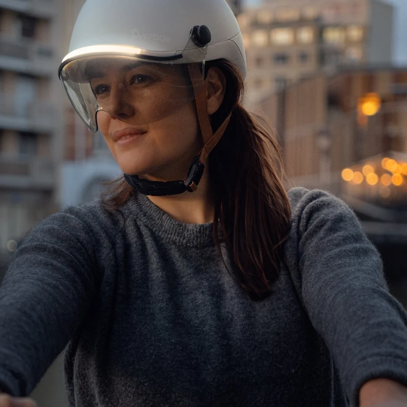 Casque vélo à visière avec Clignotants et Frein Stop Life Overade