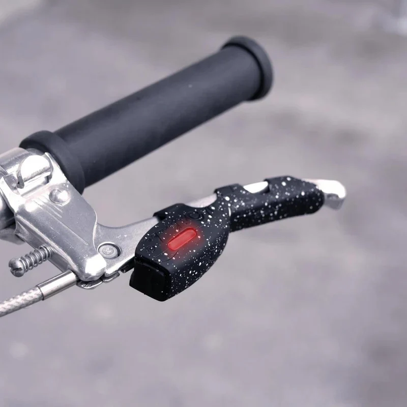 Casque vélo à visière avec Clignotants et Frein Stop Life Overade