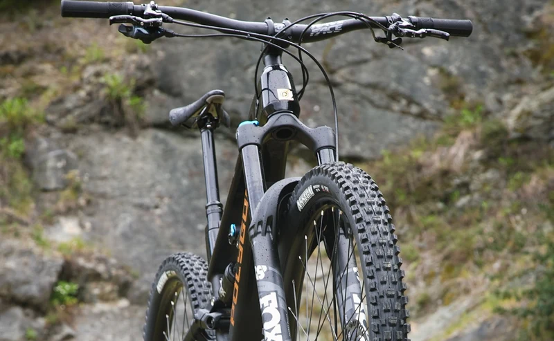 Polygon Collosus N8 Carbon - Enduro Mountain Bike