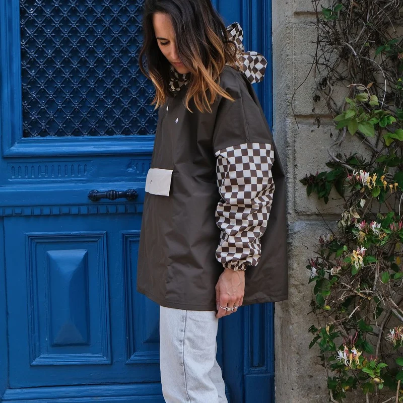 Poncho de pluie court Poule Party adulte Damier Kaki