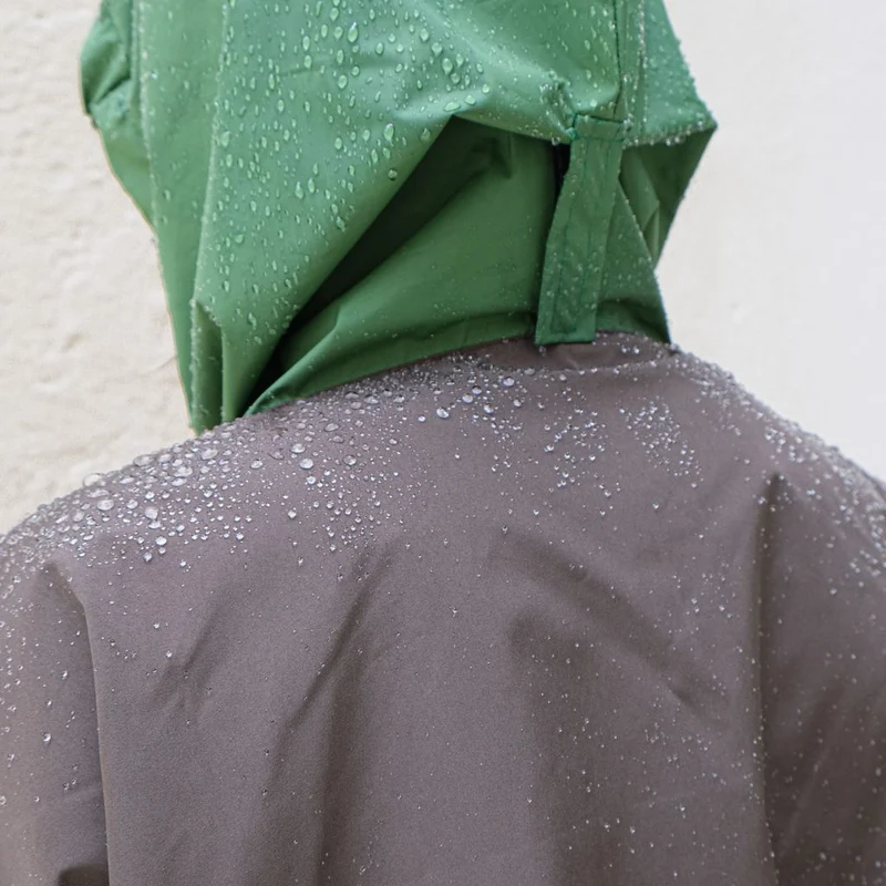 Poncho de pluie court Poule Party adulte Kaki