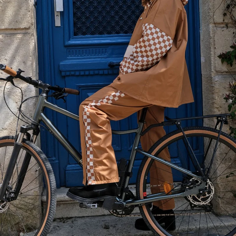 Poncho de pluie court Poule Party adulte Damier Marron