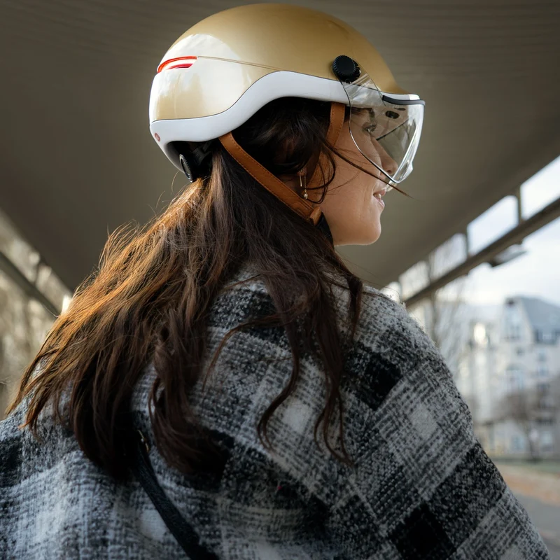 Casque vélo à visière lumineux avec clignotants Overade Life