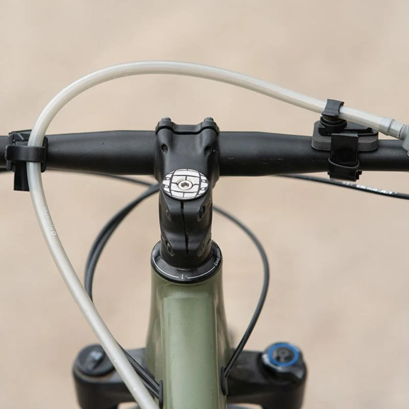 Fixation pour tuyau d'hydratation Revelate Designs Barnacle sur guidon