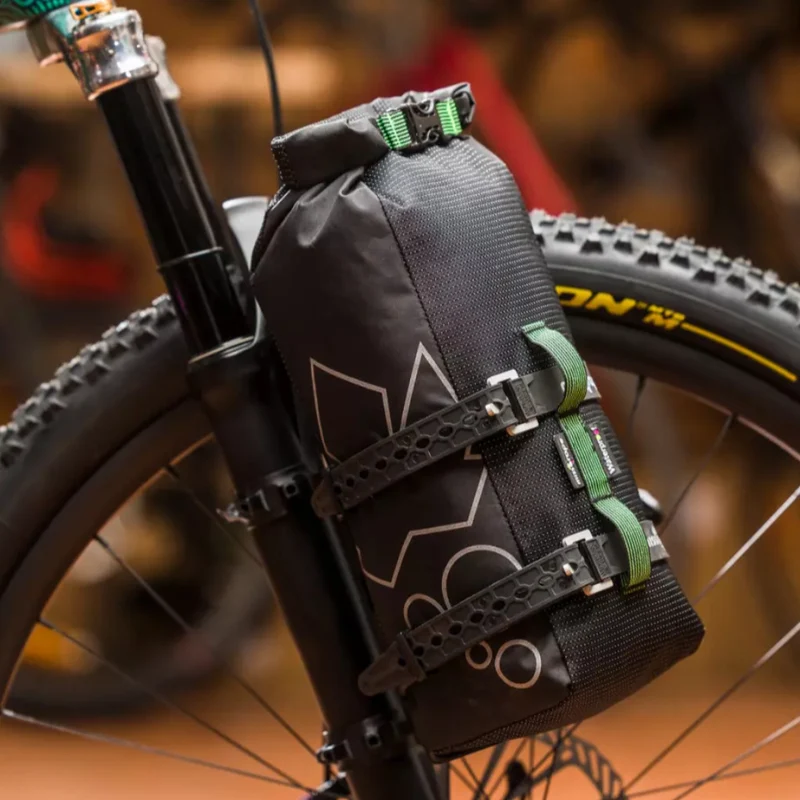 Sacoche de fourche bikepacking Adventure Trunk 6 Miss Grape