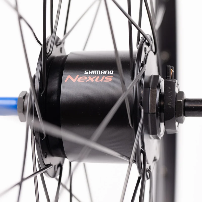 Roue Shimano 28 pouces avec moyeu dynamo Nexus intégré DH-C3000