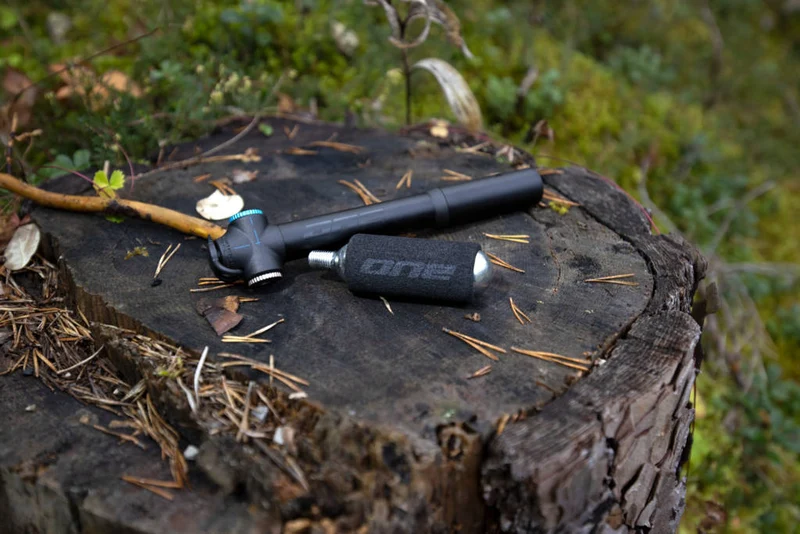 ONE M.Pump 90 - Mini Hand Pump & CO2 Inflater