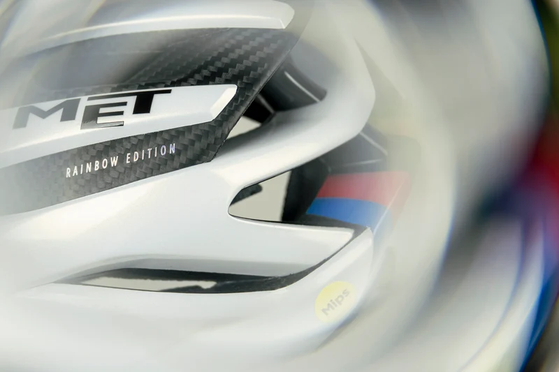 Casque Route MET TRENTA 3K CARBON - Edition Limitée Tadej Pogacar World Champion Rainbow