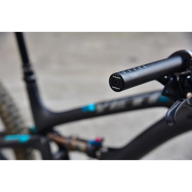 Kit de Réparation Tubeless Intégré au Cintre GRANITE DESIGN CNC + 4 Mèches Noir