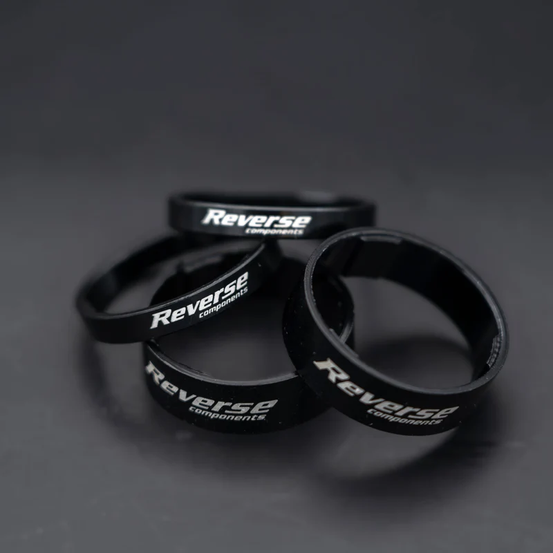 Kit Entretoises de Direction REVERSE COMPONENTS Aluminium Ultra-Light 1"1/8 Noir