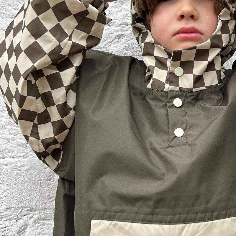 Poncho de pluie adulte ou enfant Poule Party Damiers Kaki