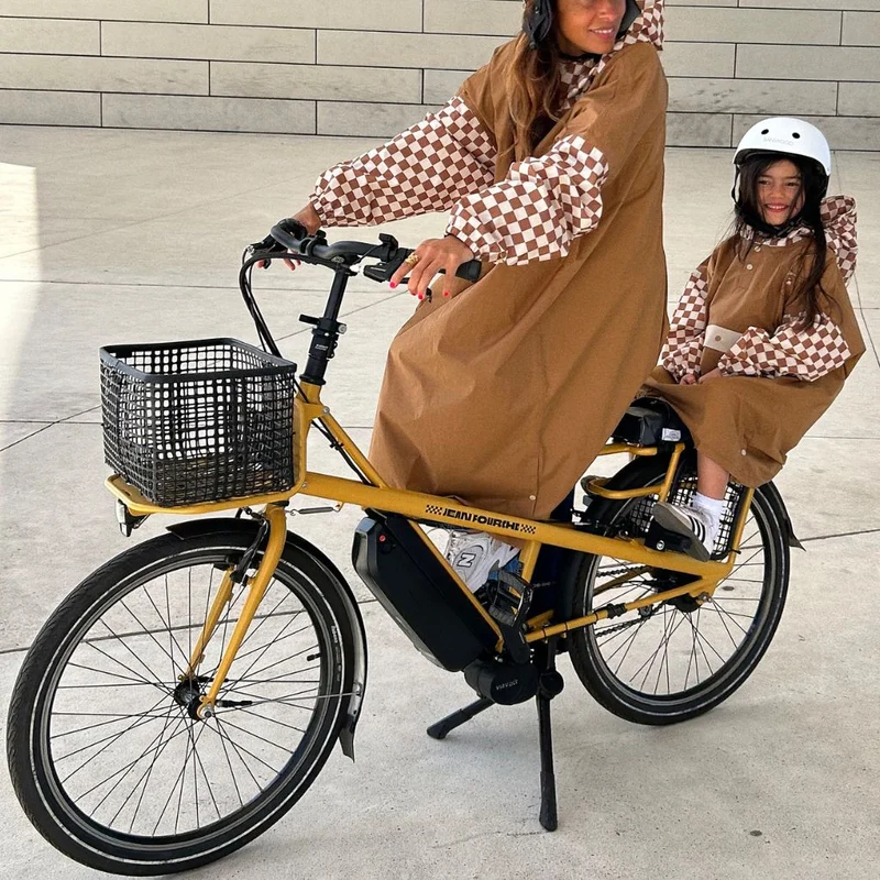 Poncho de pluie Poule Party adulte ou enfant damiers