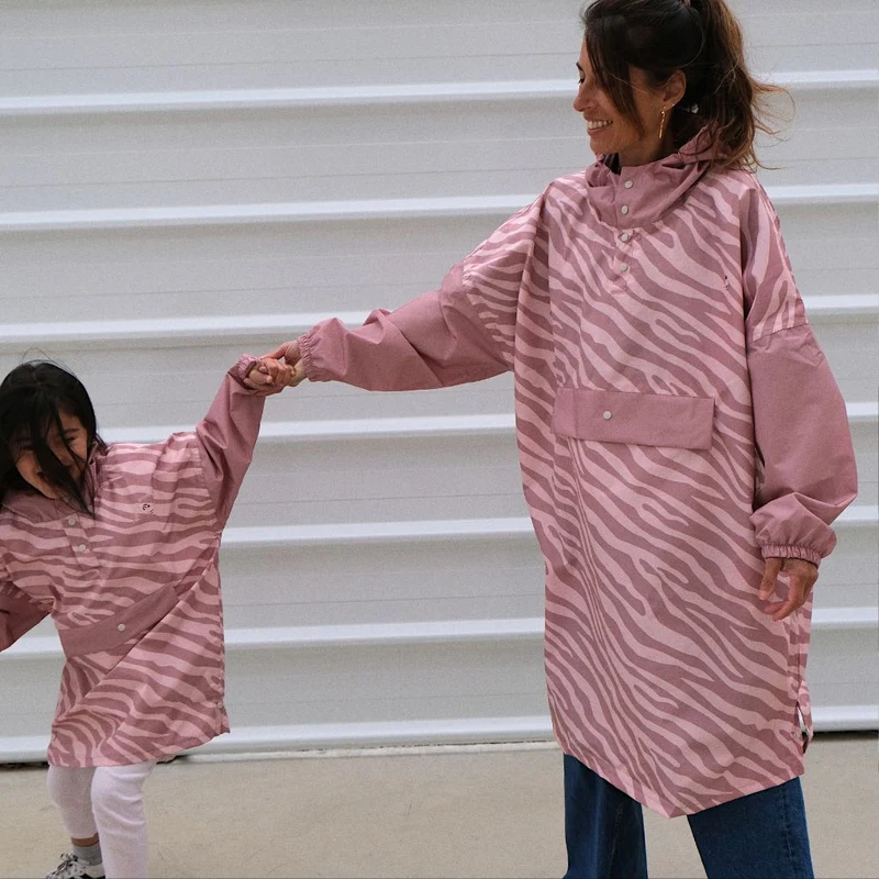Poncho de pluie Poule Party adulte ou enfant zebra
