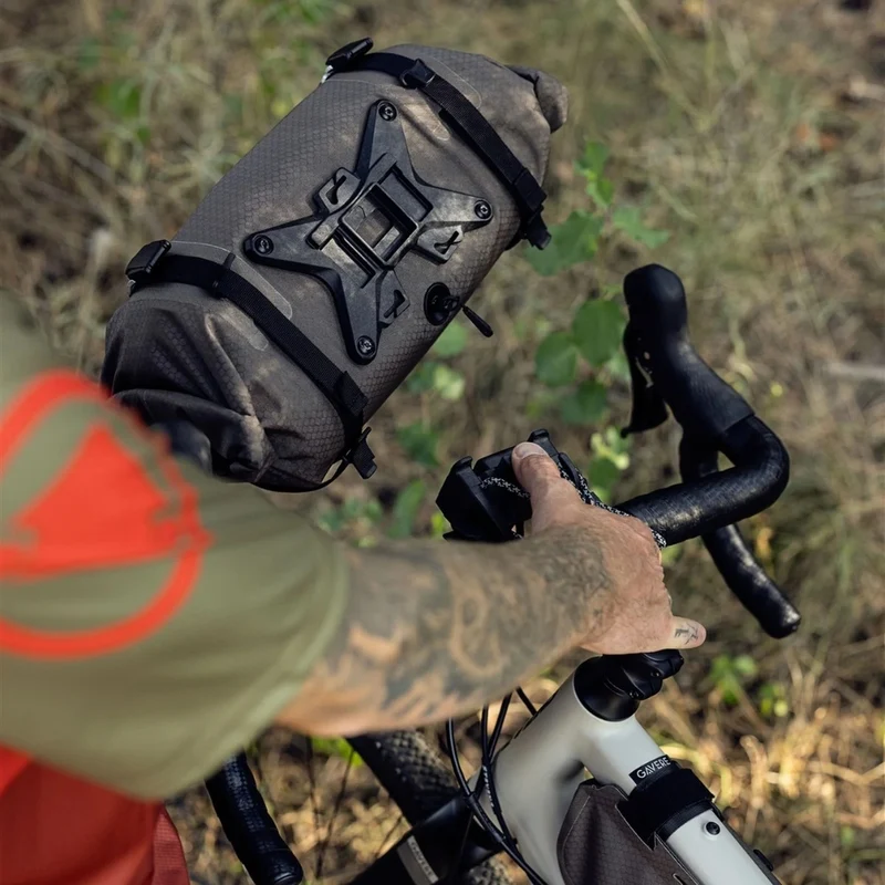 Sacoche de guidon Bikepacking Ortlieb Handlebar Pack-Flex 15L fixation Bar-Lock