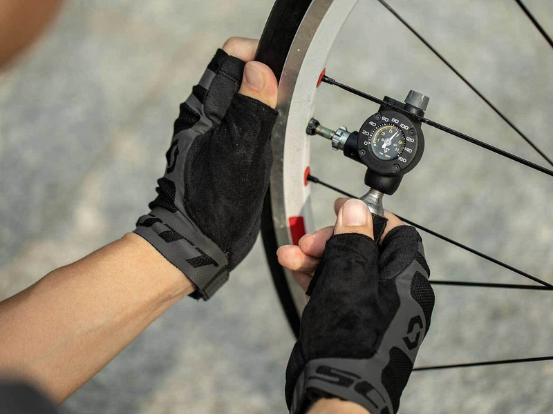 Topeak Airbooster G2 CO2 inflator and tyre gauge