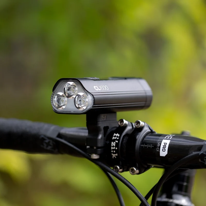 Lampe vélo powerbank sur guidon Ultratorch CL1600 Oxford 1600 lumens