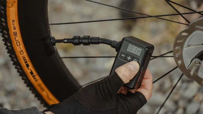 Pompe Electrique Mini TOPEAK E-BOOSTER DIGITAL MINI