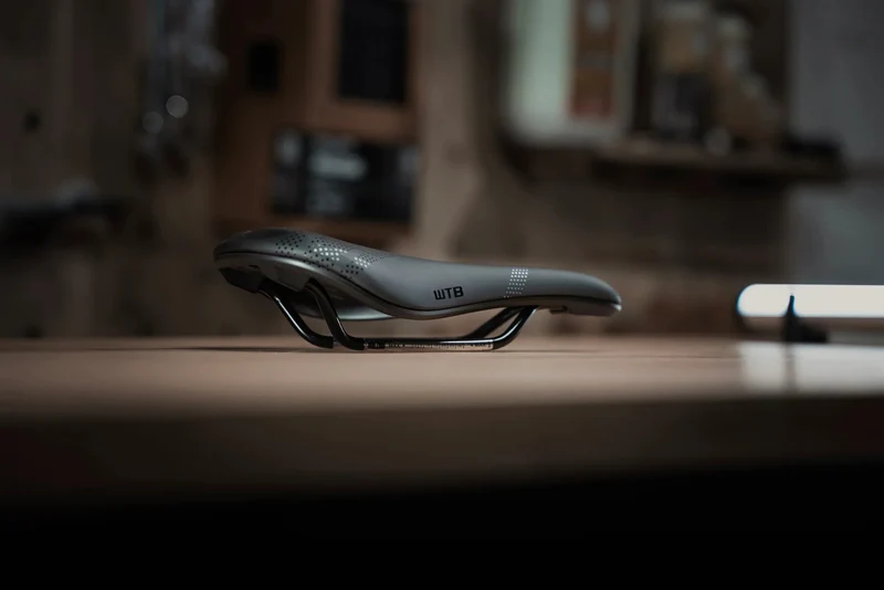 Selle WTB SOLANO SL Wide 157mm Rails Titane